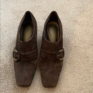 Liz Claiborne size 7 suede booties